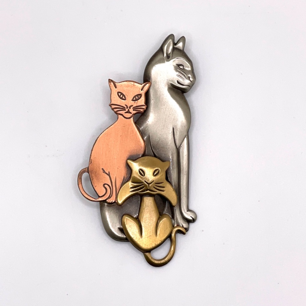 K&T Signed Three Cats Pin Brooch Tri Color Metal